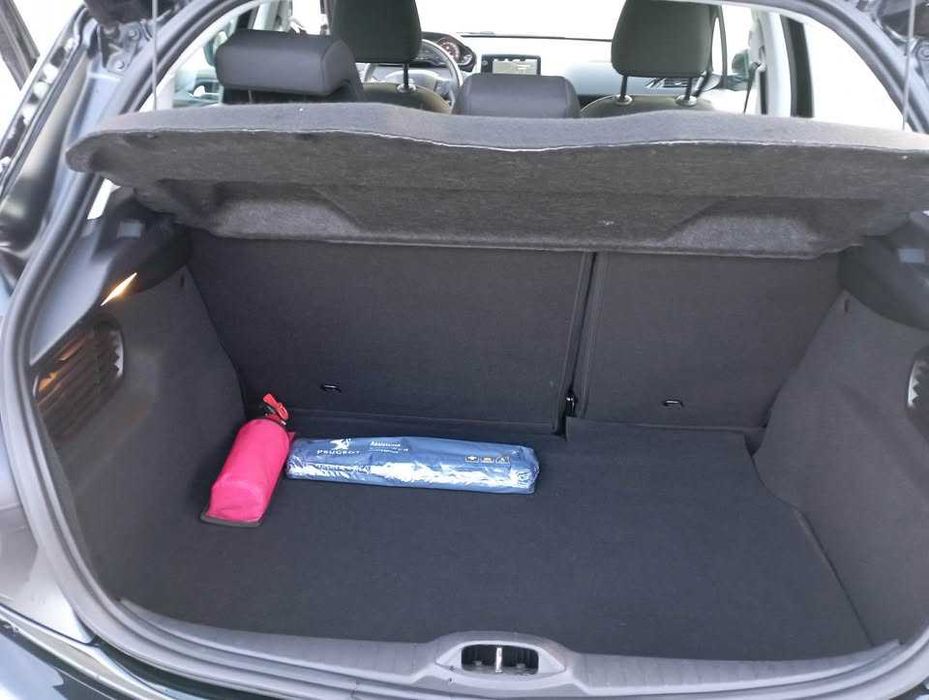 Peugeot 208 Signature 2019