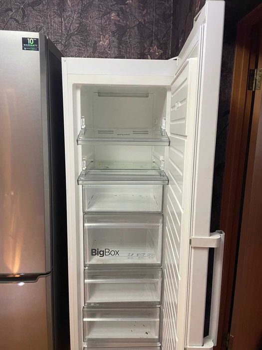 Морозильна камера Vestfrost NoFrost (вертикальна)