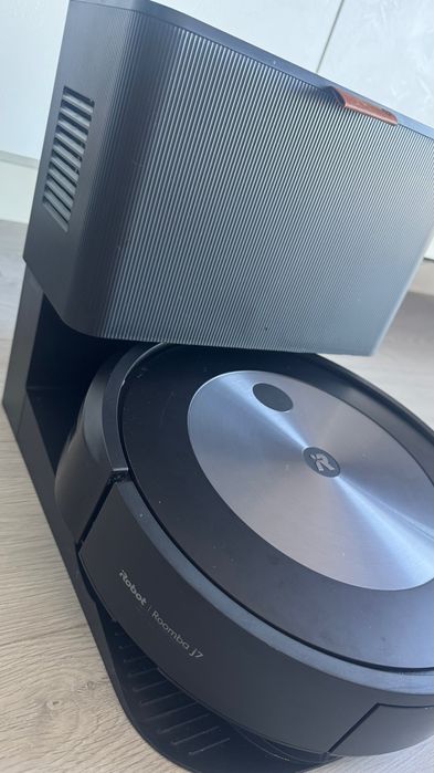 Robot Aspirador Roomba j7+ com Estação Clean Base – Topo de Gama