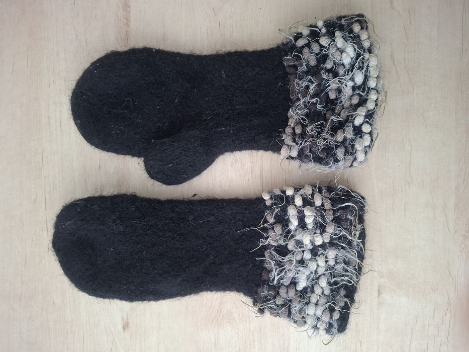Ciepłe wełniane rękawiczki filcowane handmade