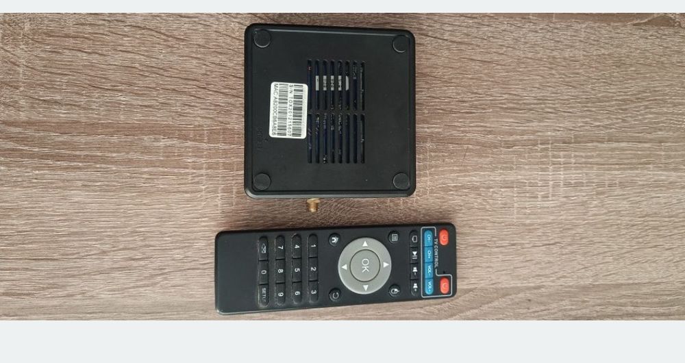 Продам андроид бокс.