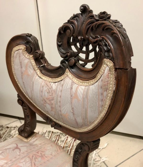 Conjunto Sofá e 2 cadeirinhas, estilo Luís XV