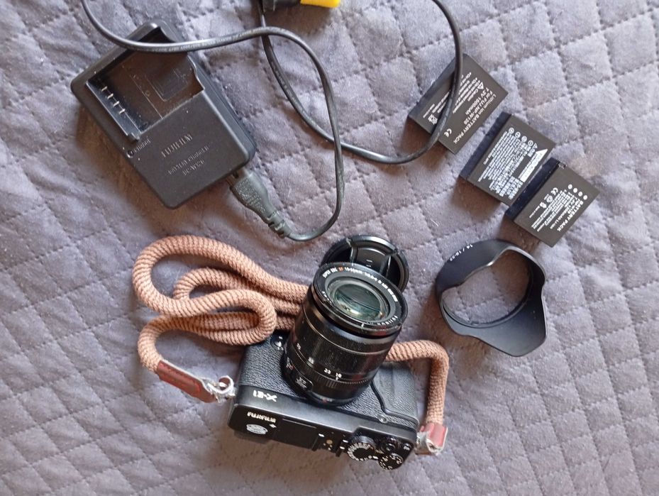 Fuji X-E1 com obj Super EBC 18-55mm. Fabricada integralmente no Japão.