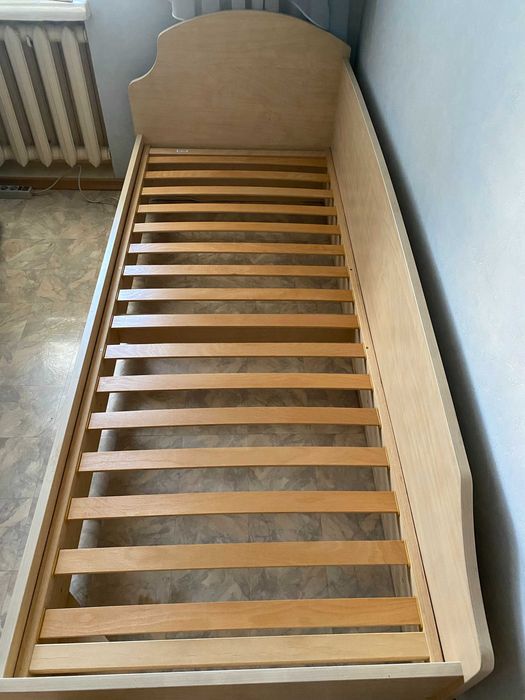 Продам отличную кровать в детскую
