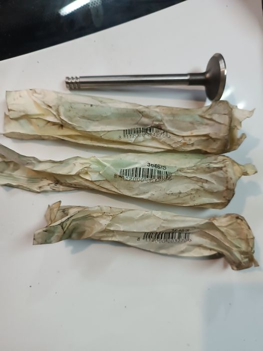 Клапанна впускні