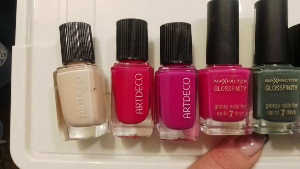 Брэндовый лак для ногтей