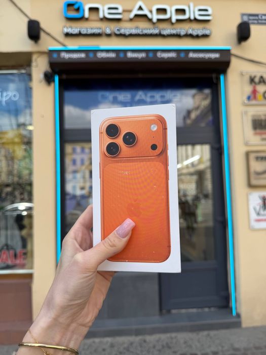 Apple iPhone 17 Pro 512Gb. (Cosmic Orange)