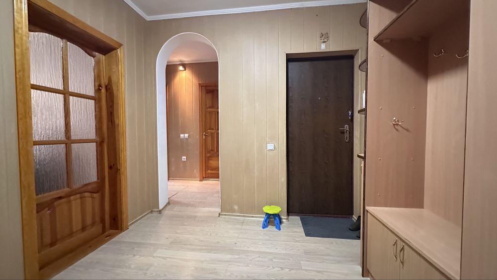Продаж 3к  мікрорайон озерна