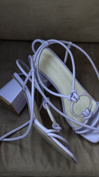 Шкіряні босоніжки лавандового кольору