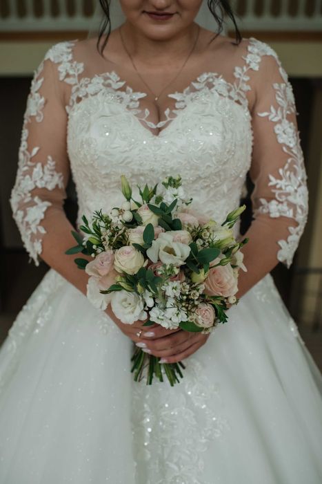 Продам весільну сукню