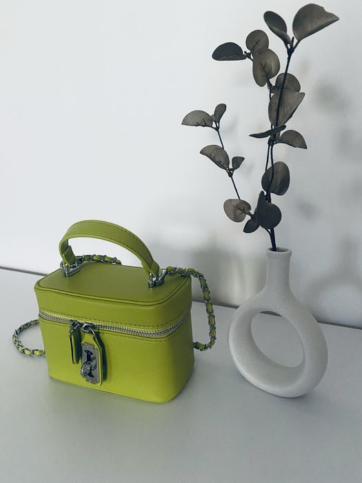 Жіноча маленька сумочка салатового кольору
