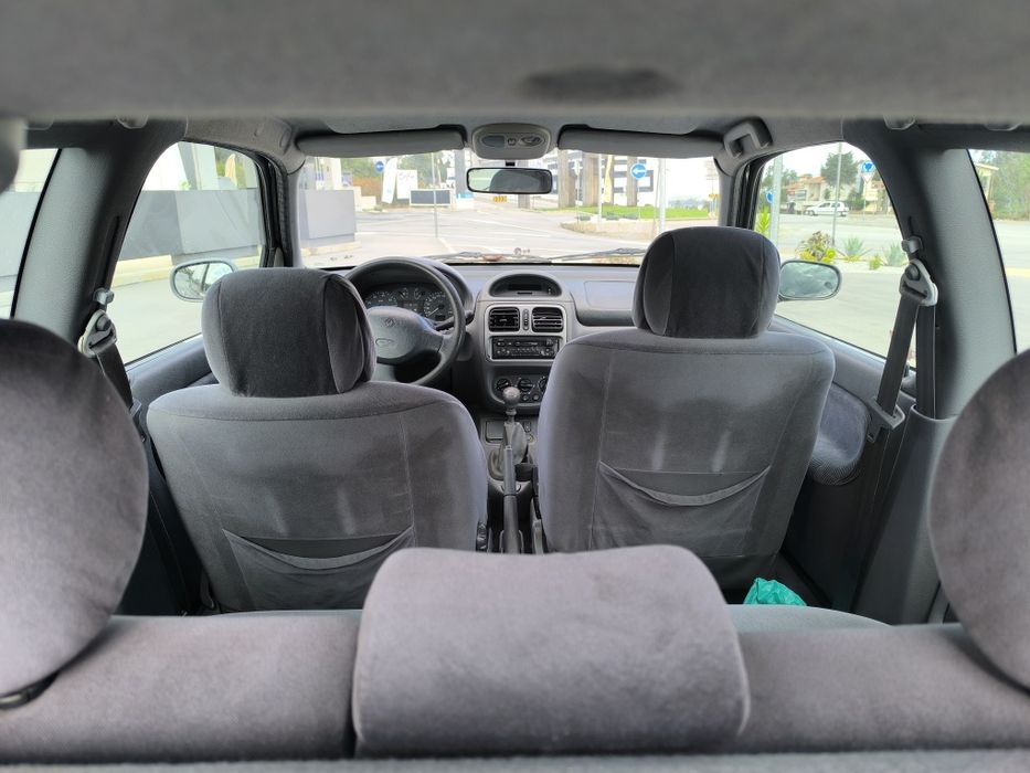 Clio 1.4 gasolina com ar condicionado 1999