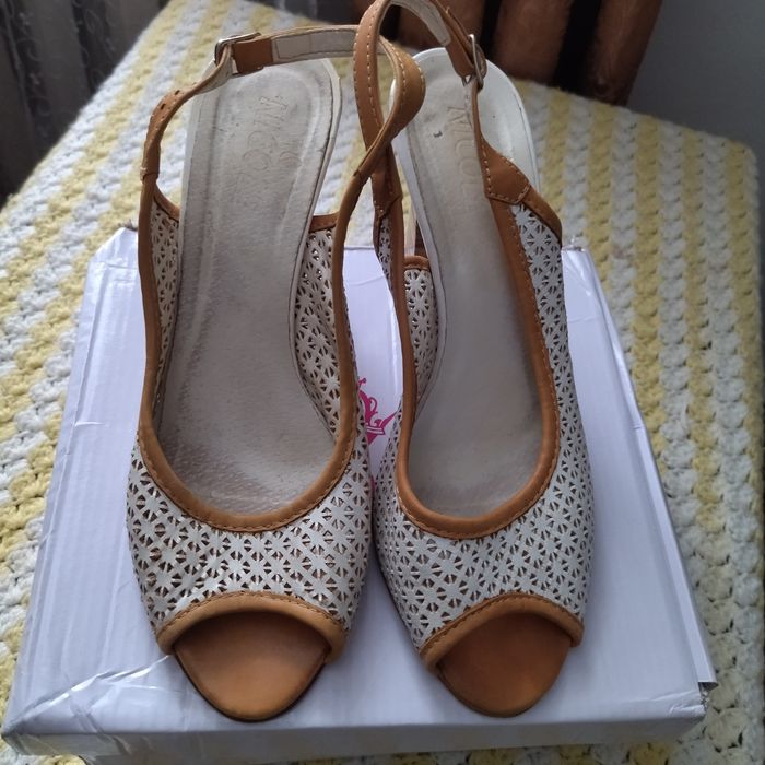 Босоніжки шкіряні 39 Р.