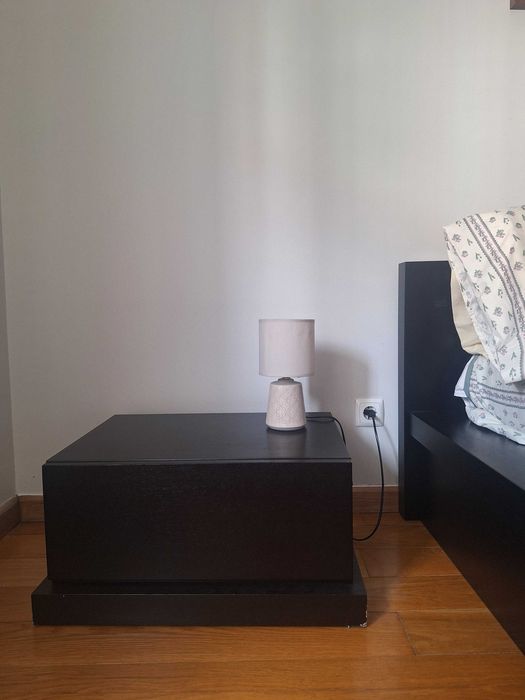 Mobília de quarto cama + colchão + cómoda + mesas cabeceira