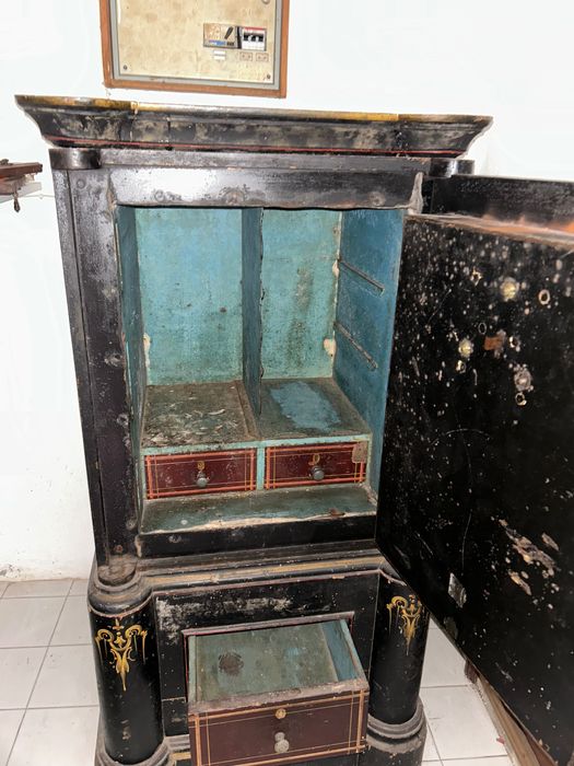 Cofre centenário