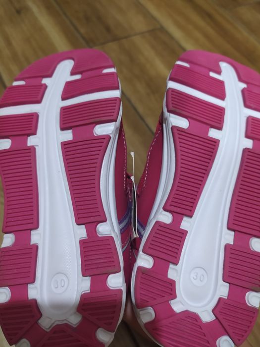 Новые  кроссовки