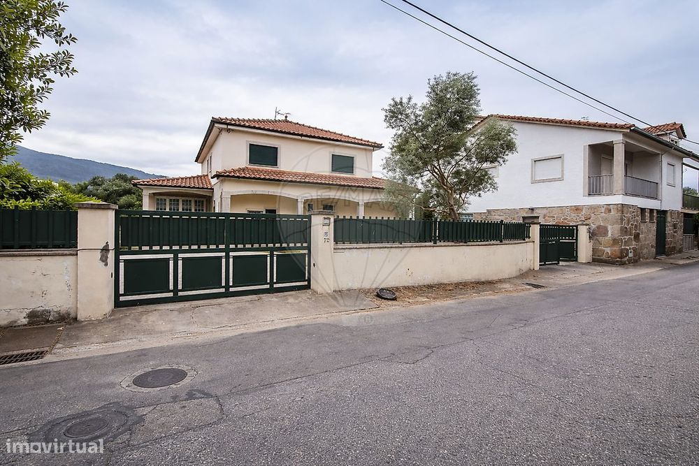 Moradia T4 para venda — Madalena E Samaiões, Vila Real
