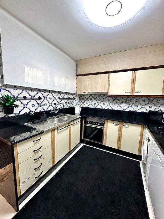 Apartamento T1+1 no Estoril, a poucos minutos da praia!