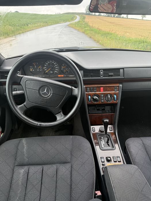 Mercedes E280 W124 kombi automat 1995