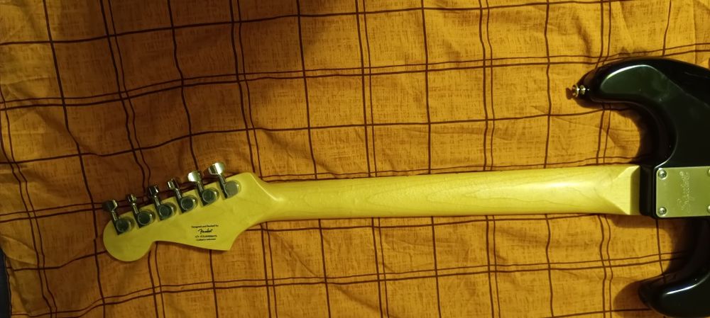 Fender squire Stratocaster hss mn black