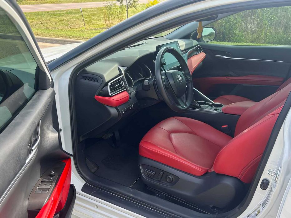 Toyota Camry      2024