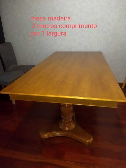 Mesa de Jantar em Madeira com seis Cadeiras