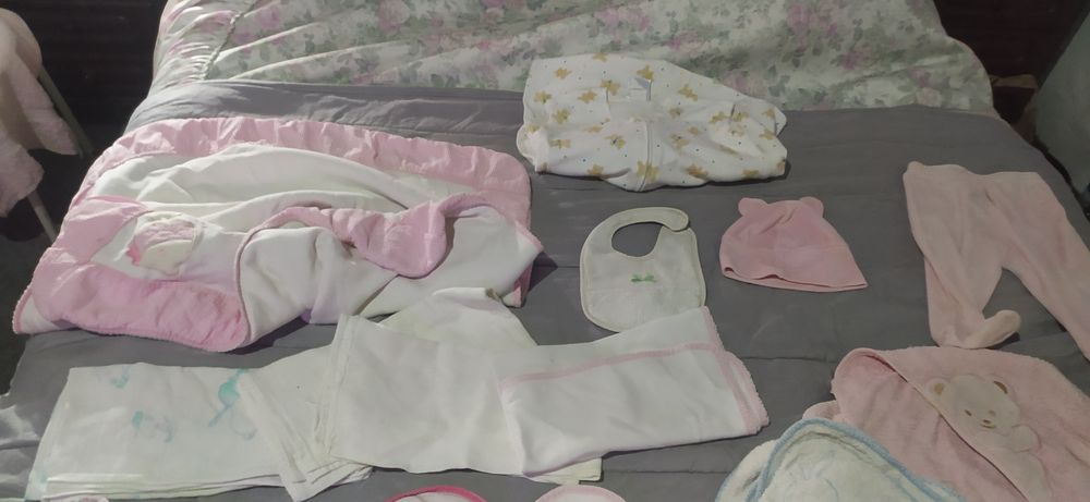 Vendo roupa de bebé menina