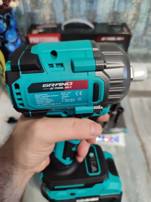 Ударний акумуляторний гайковерт grand 700 нм універсальний з насадками