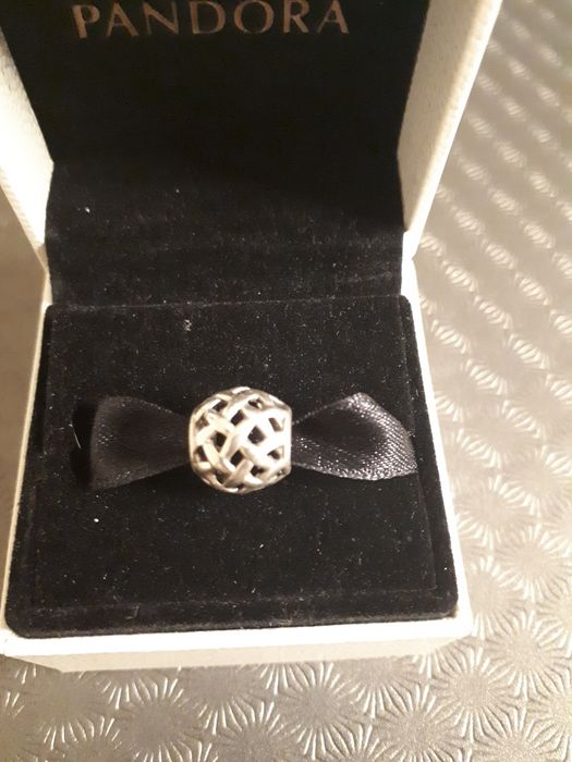 charms Pandora kratka