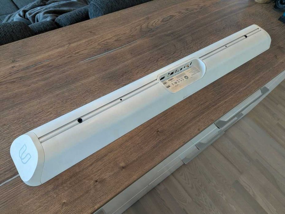 Bluesound Pulse Soundbar 2i biały z uchwytem ściennym