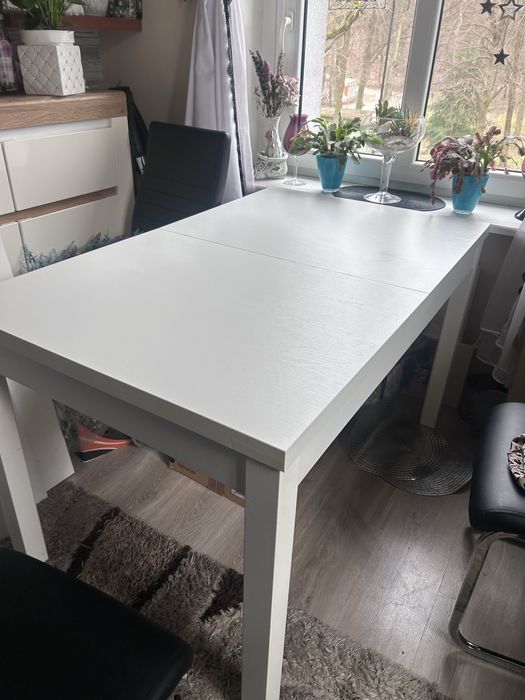 Stół biały rozsuwany