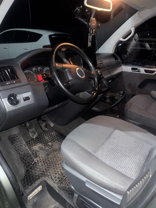 Фольксваген Мультиван 2004.