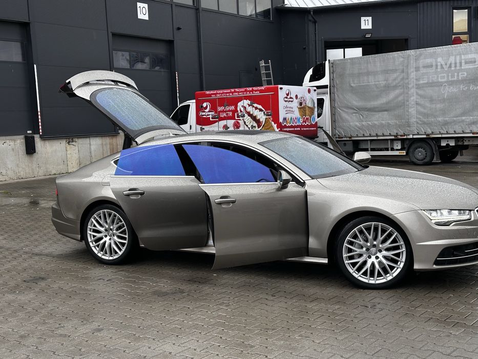 продам лайнера в жирній комплектації