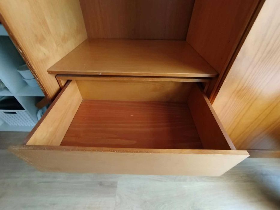ROUPEIRO DE MADEIRA COR MEL - Usado mas ESTIMADO - 1,51x1,85x0,59