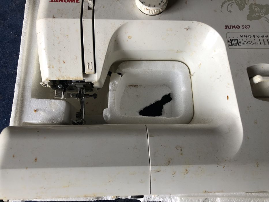 Продам швейную машинку