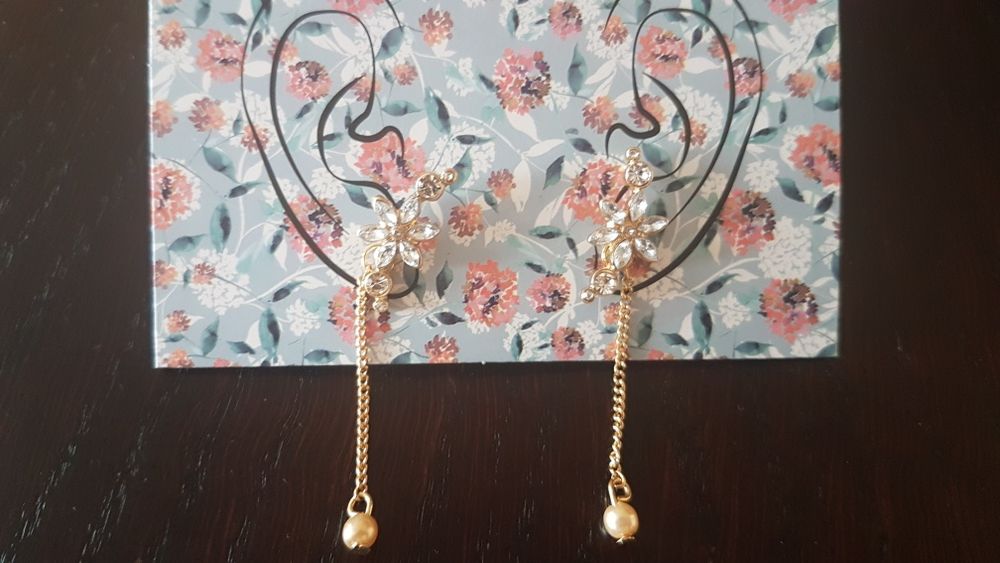 Avon kolczyki długie Shyla kwiaty złote Nowe