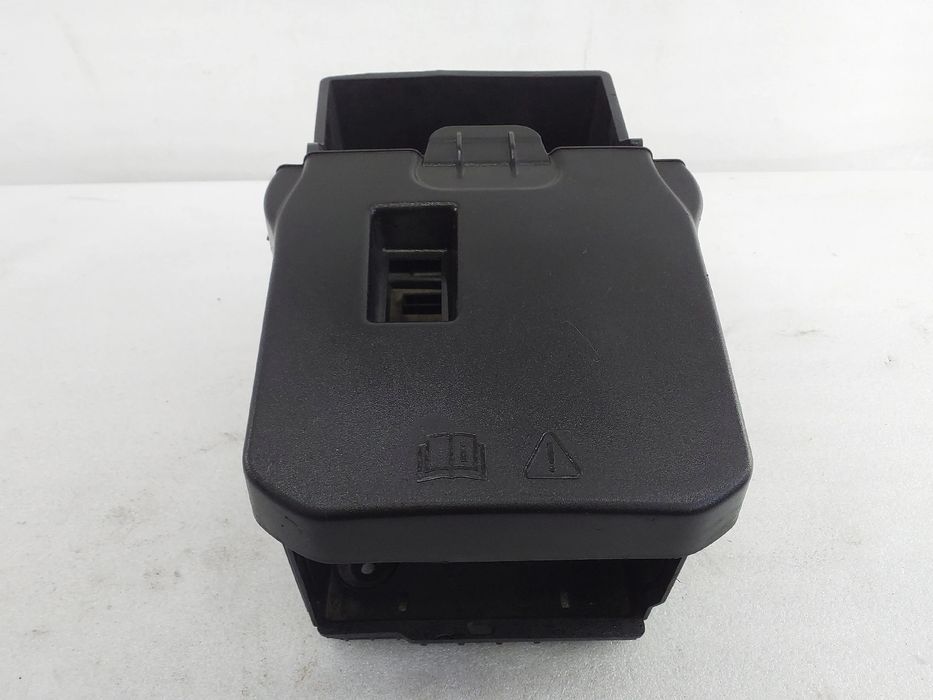 Base / caixa da bateria FORD Focus III