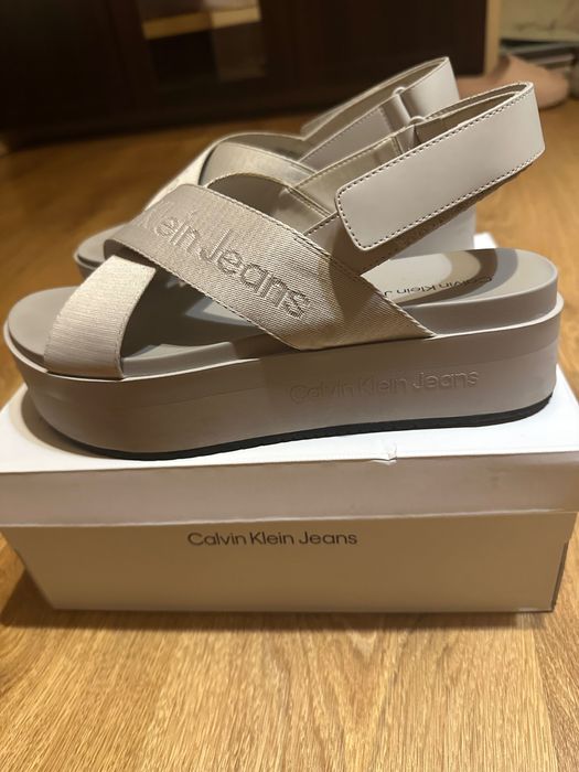 Sandały Calvin Klein 41 platforma