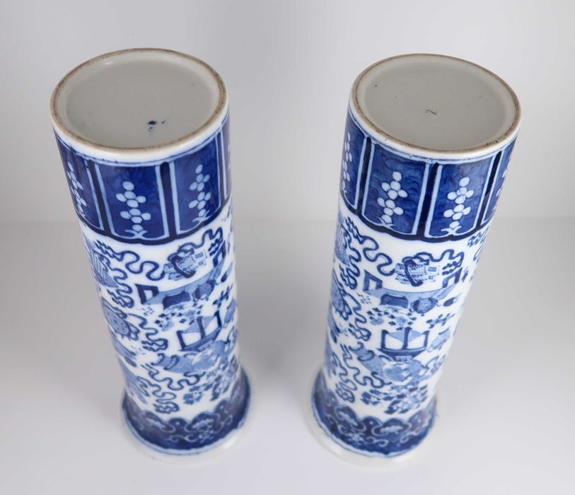 Par de jarras canudo porcelana azul e branca