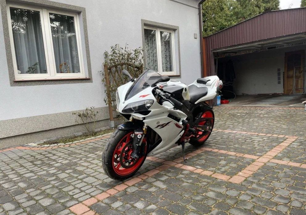 Пригон  yamaha r1 RN 19