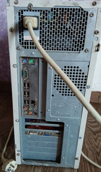 Системний блок до комп'ютера