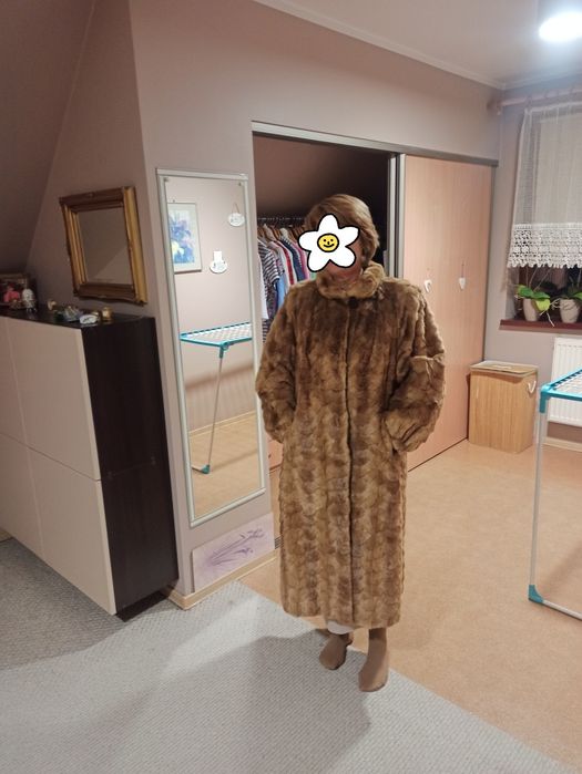 Futro z norek, długi płaszcz