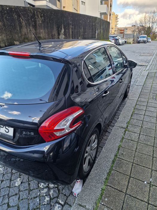 Peugeot 208 1.6 VTi (120cv) – Conforto, estilo e fiabilidade!