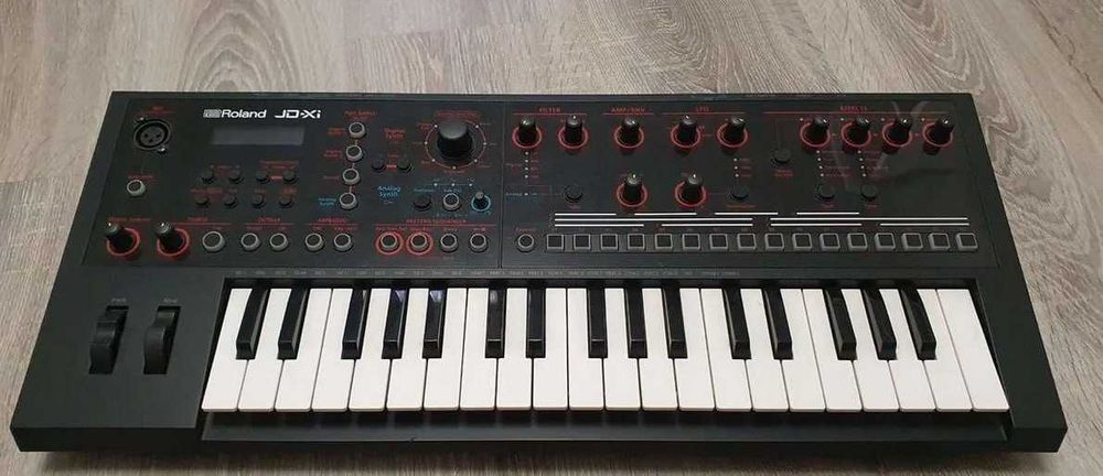 Roland JD-XI Synthesizer z futerałem – jak nowy