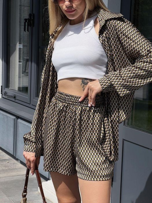 Шикарный шолковый костюм