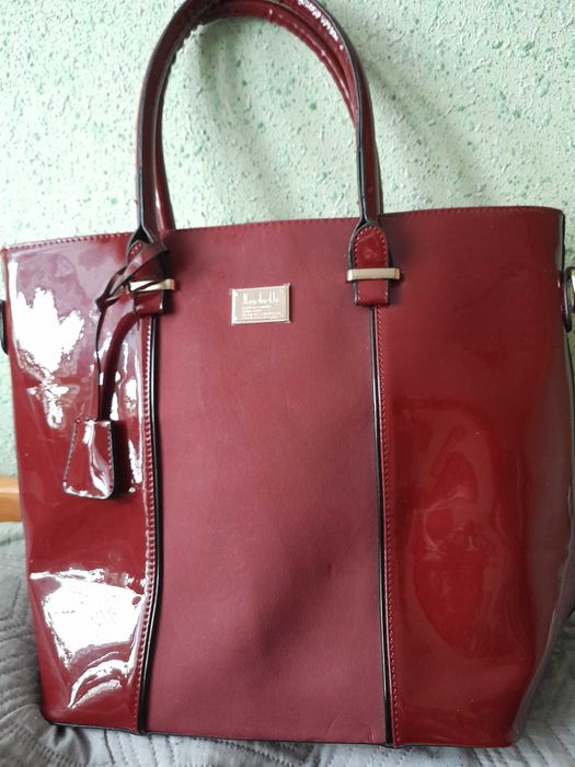 Elegancka lakierowana bordowa torebka