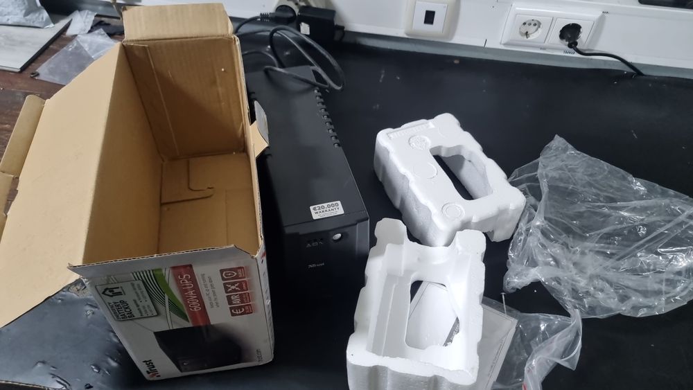 Ups trust 600VA  com alguma autonomia