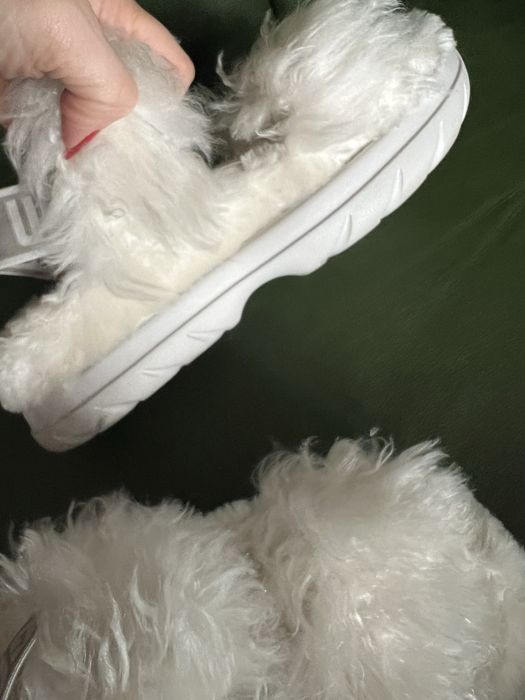 UGG białe puchate sandały na platformie kapcie sztuczne futro 36