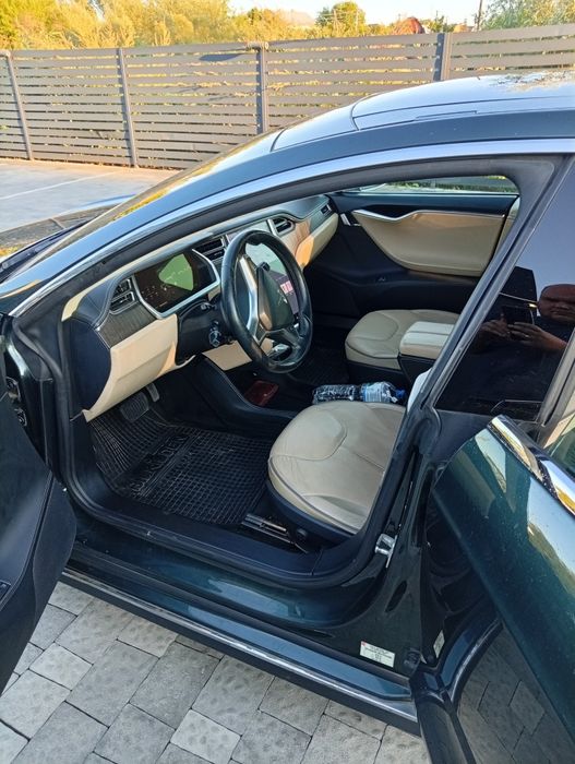 Продам Авто Tesla Model s