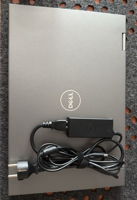 Dell Inspiron seria 5000 2 in 1 laptop  tablet. Jak nowy!